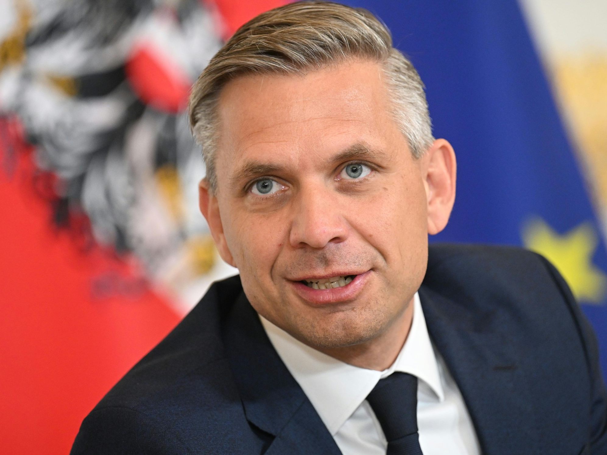 Pressekonferenz zur Ukraine-Mission mit Wirtschaftsminister Hattmannsdorfer sowie Stellungnahme zur Lage am Energiemarkt.