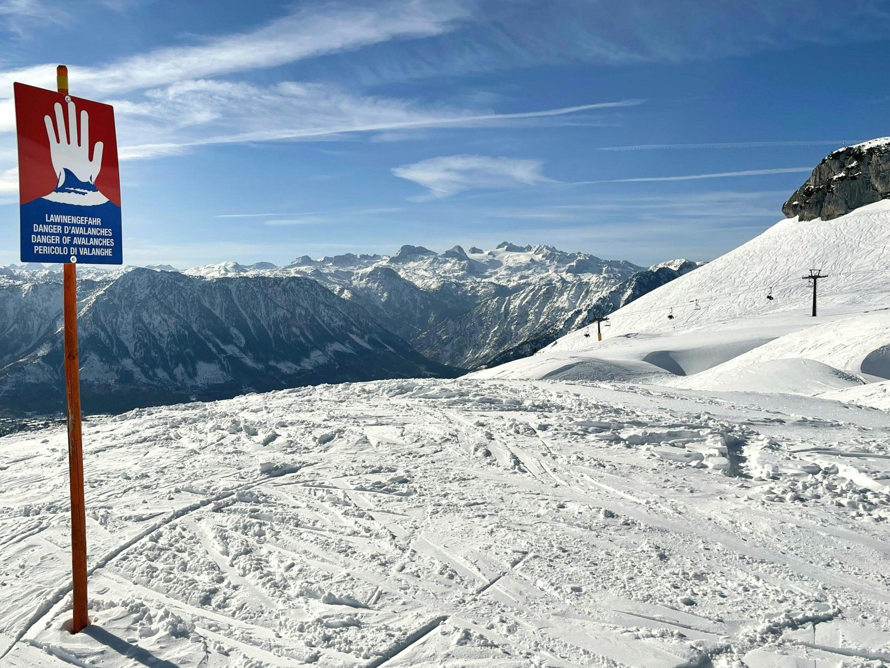Laut aktueller Market-Umfrage wollen 76 Prozent, dass Unfallverursacher bei hoher Lawinengefahr für Rettung und Behandlung zahlen.