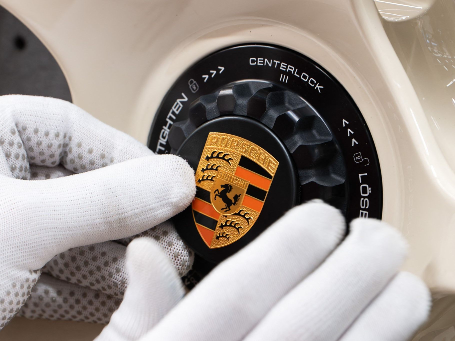 Porsche erlebt dramatischen Gewinneinbruch.