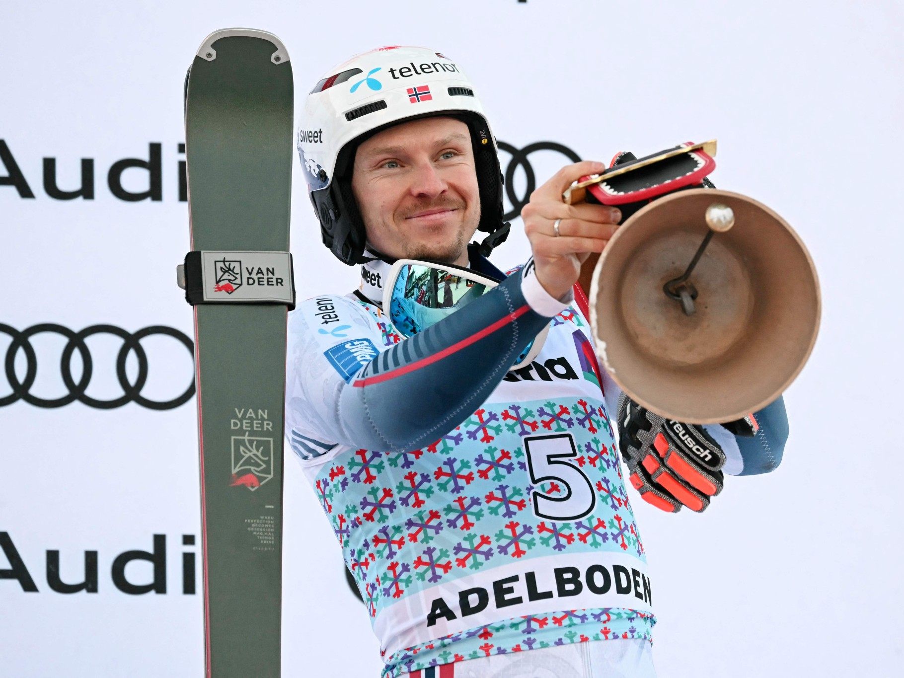 Henrik Kristoffersen hat nach vier erfolgreichen Jahren die Zusammenarbeit mit der von Marcel Hirscher gegründeten Skimarke Van Deer beendet.