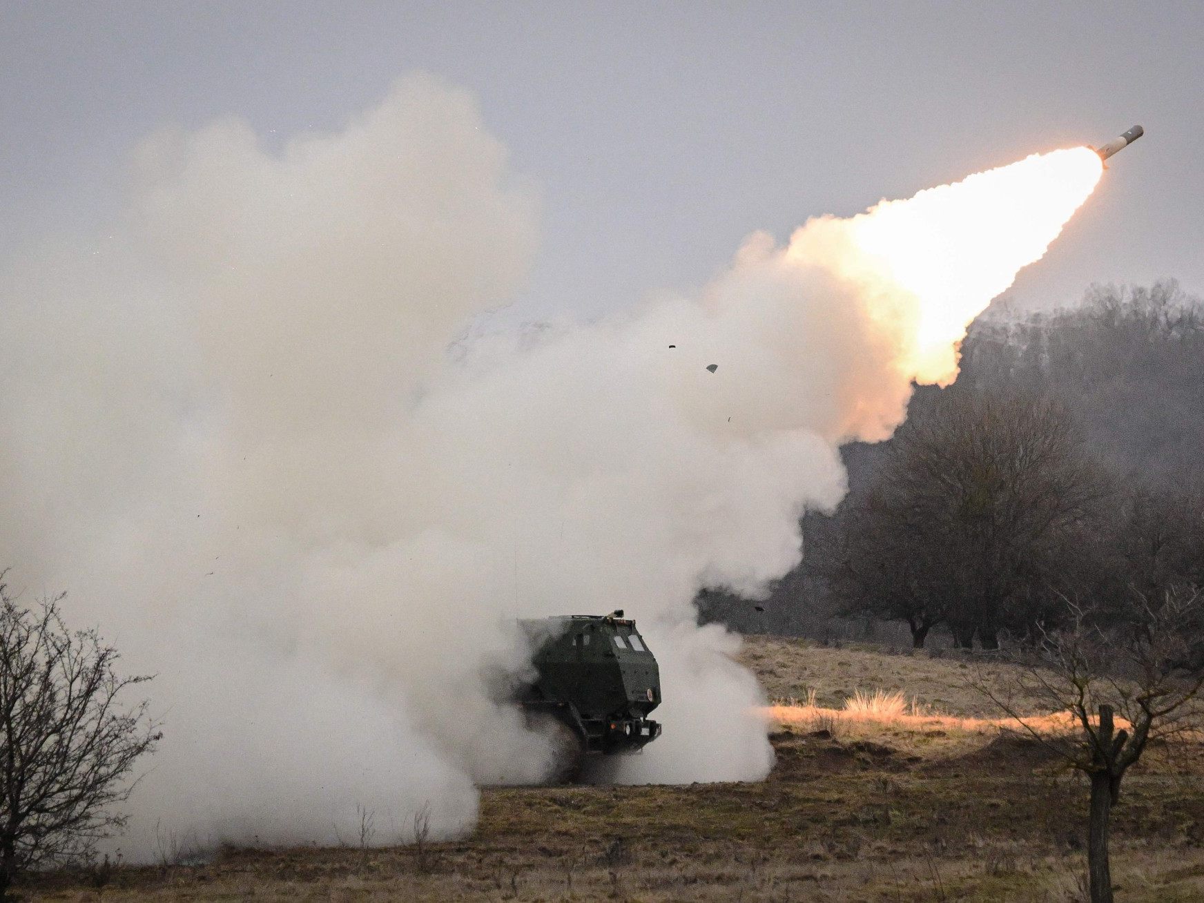 Bild eines High Mobility Artillery Rocket Systems (HIMARS) zur Abwehr feindlicher Raketen.