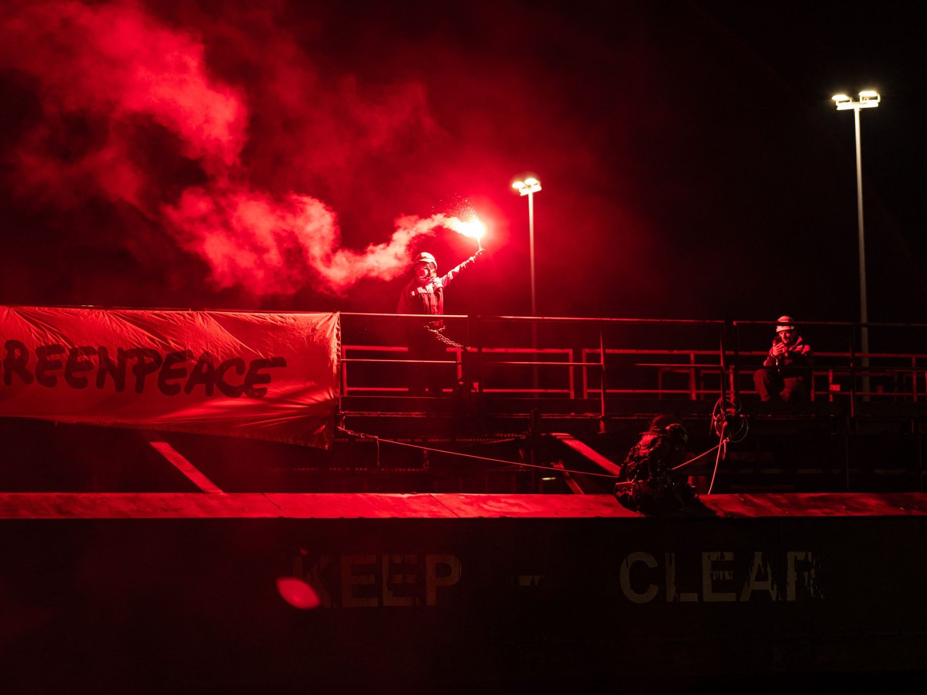 Atomhandel in der Kritik: Greenpeace blockiert Schiff