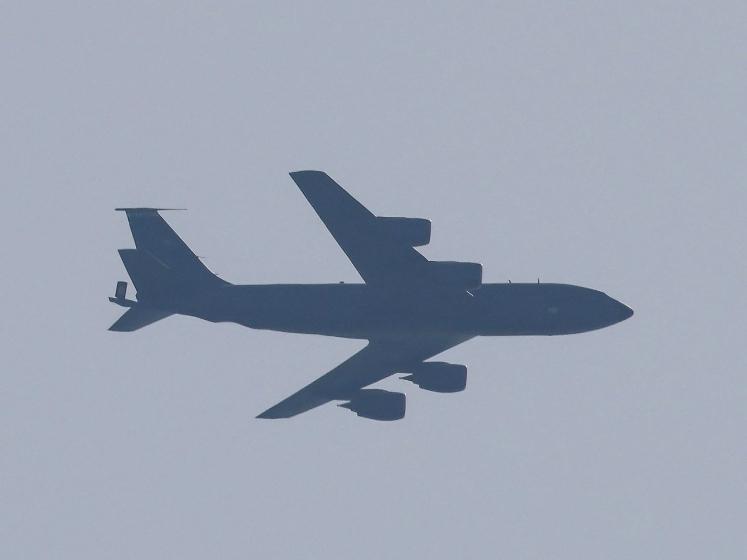 Eine KC-135 Stratotanker über Tel Aviv.