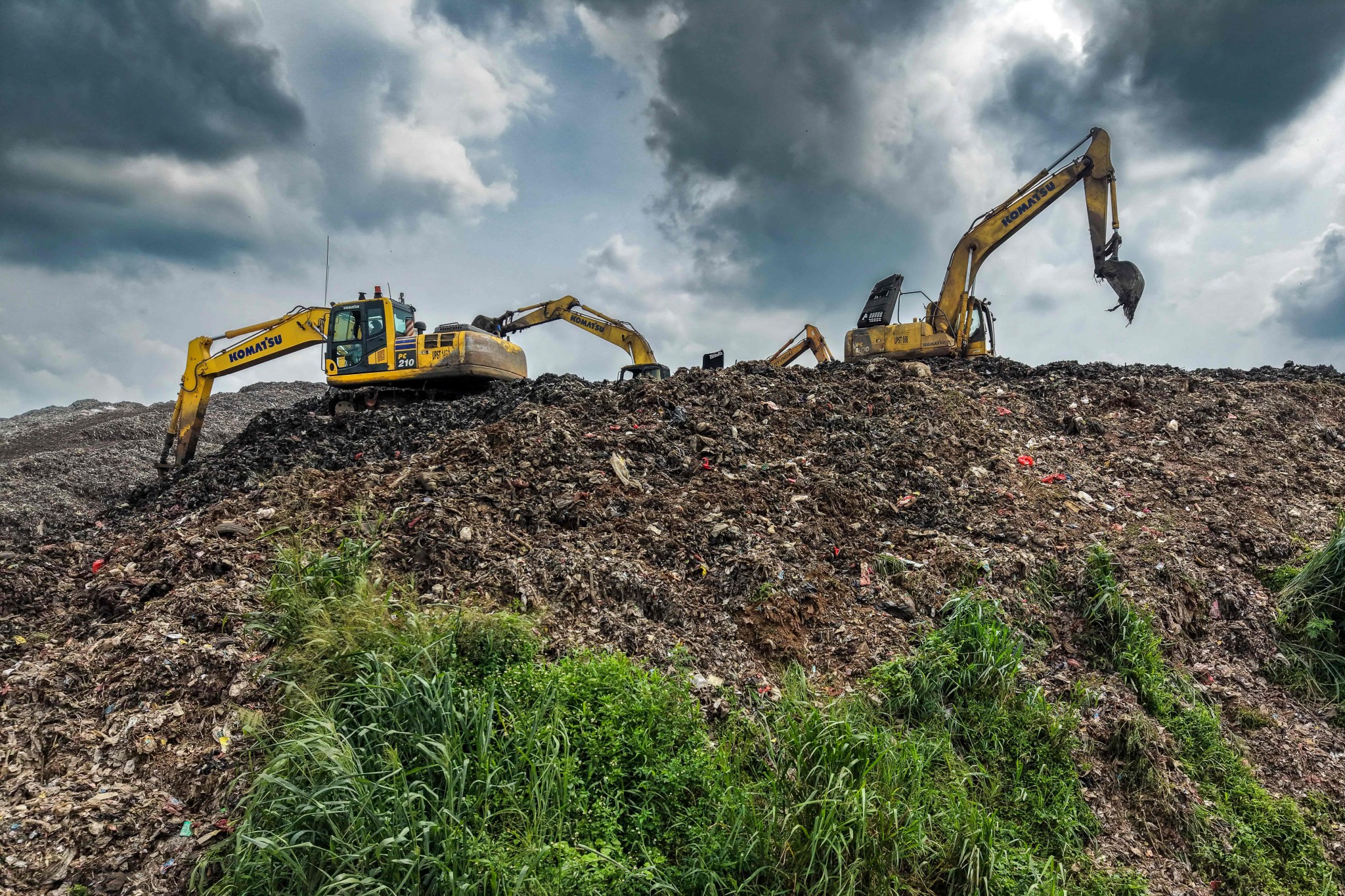 INDONESIA-LANDSLIDE-WASTE
