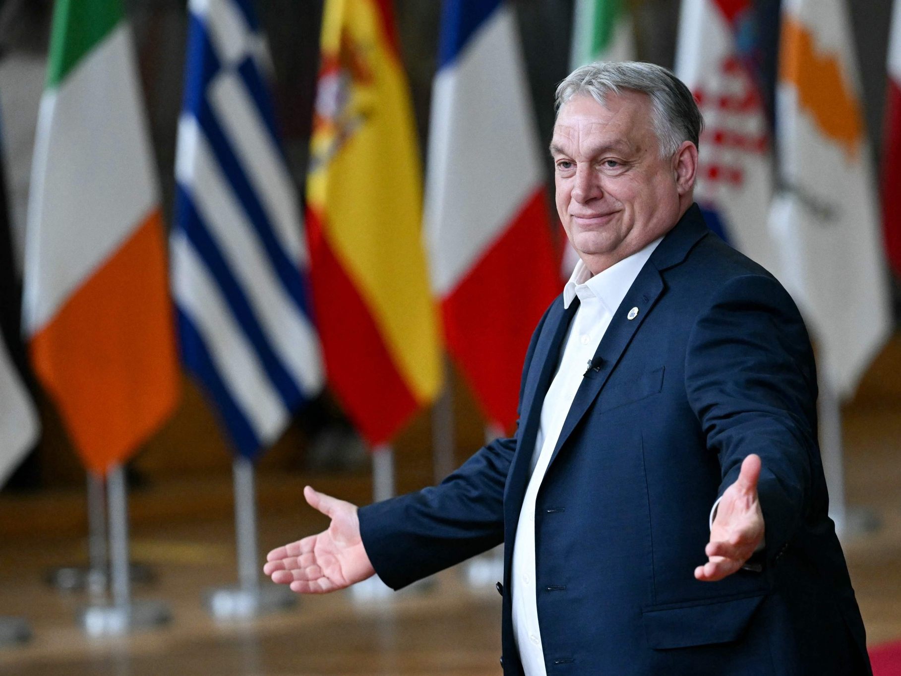 Beim EU-Gipfel in Brüssel sorgt Ungarns Premier Viktor Orbán erneut für Streit. Er verteidigt sein Veto gegen milliardenschwere Ukraine-Hilfen – und stellt klare Bedingungen.