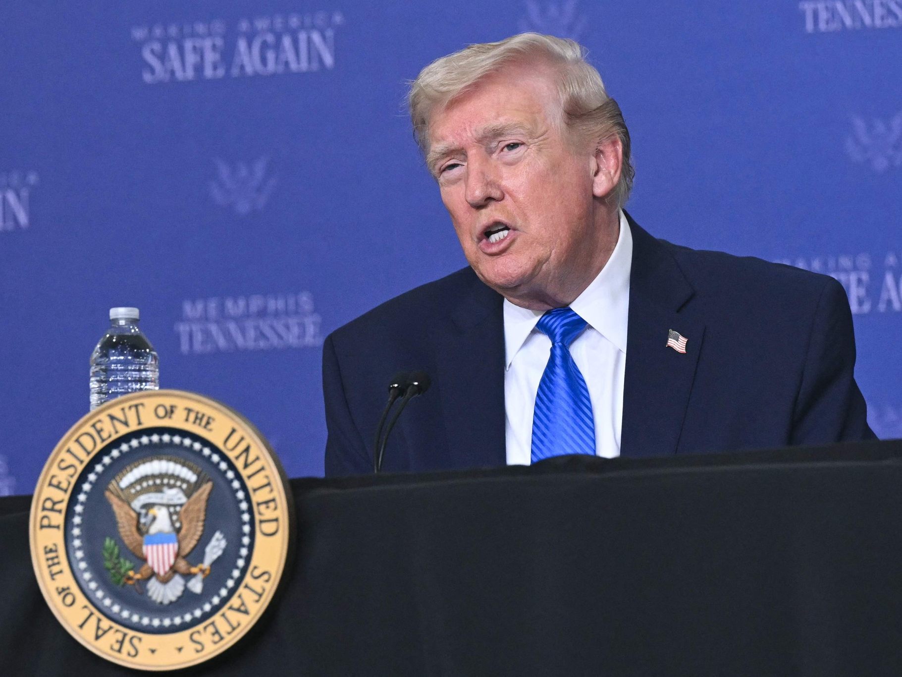 US-Präsident Donald Trump hat die Republikaner im Kongress aufgefordert, für die Verabschiedung eines umstrittenen Wahlgesetzes auf ihre Osterpause zu verzichten.