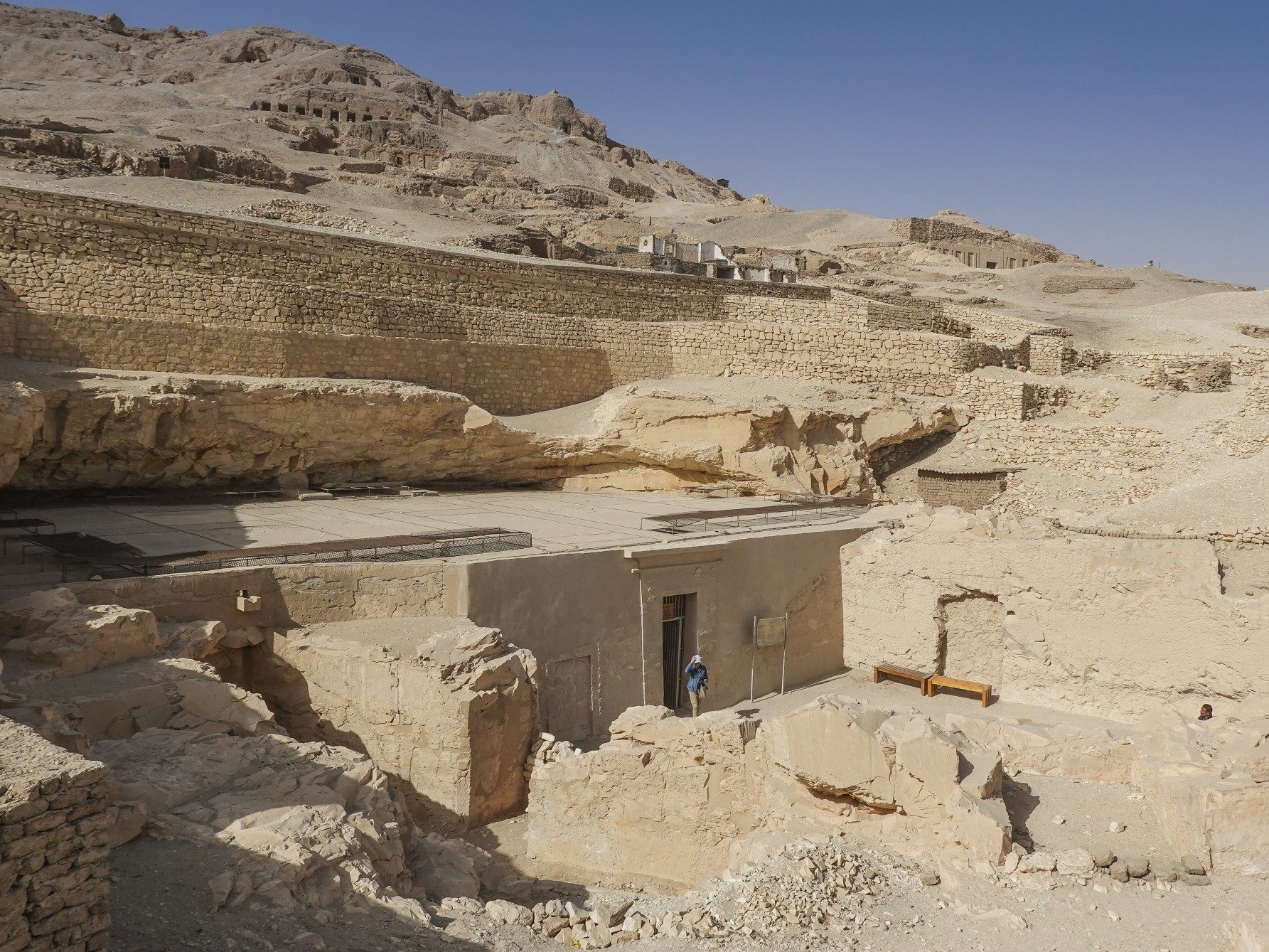 Das Bild zeigt das Grab des Ramose in West-Theben.