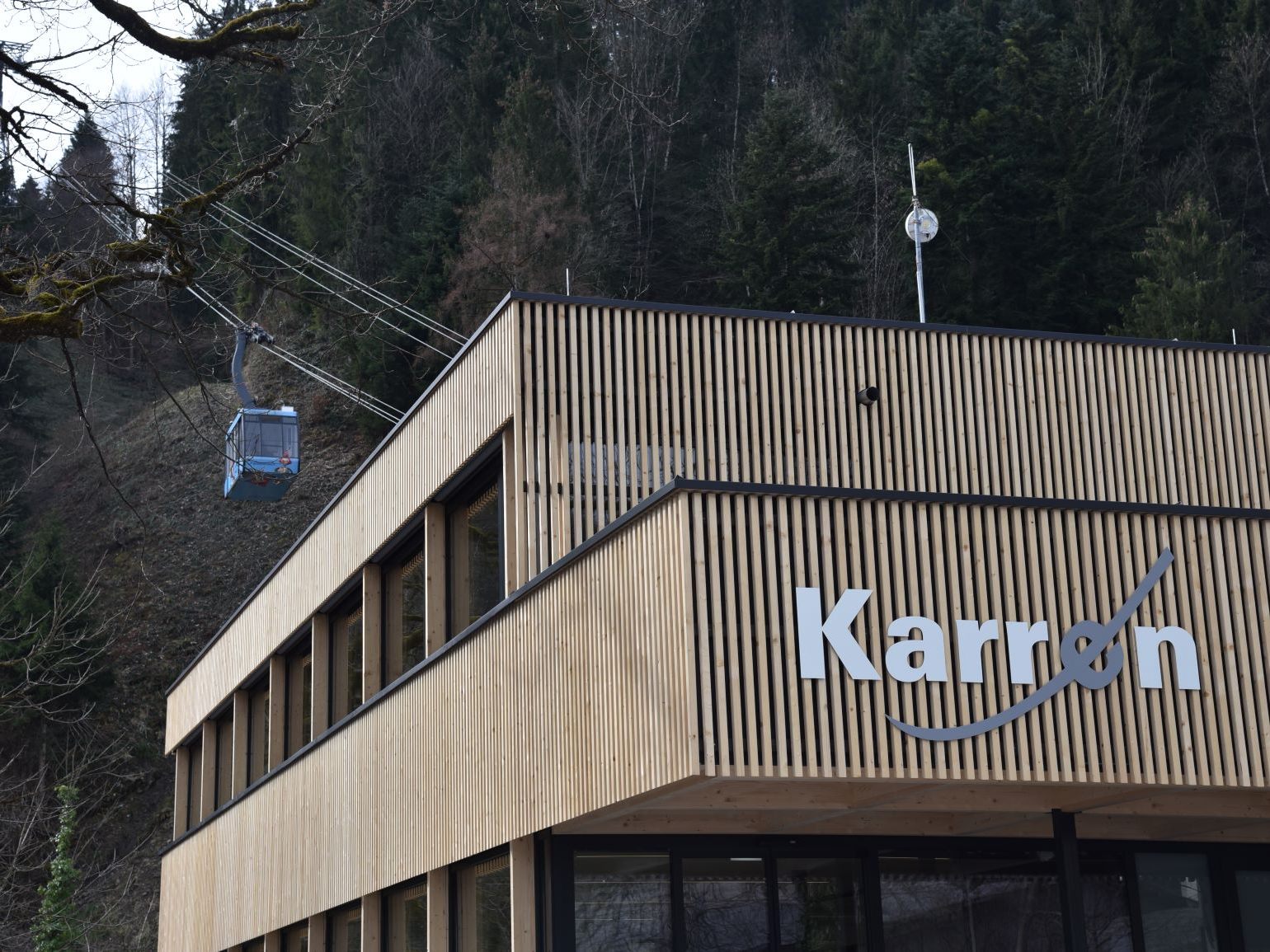 Die Karrenseilbahn und das Panoramarestaurant sind während der Revisionsarbeiten geschlossen.