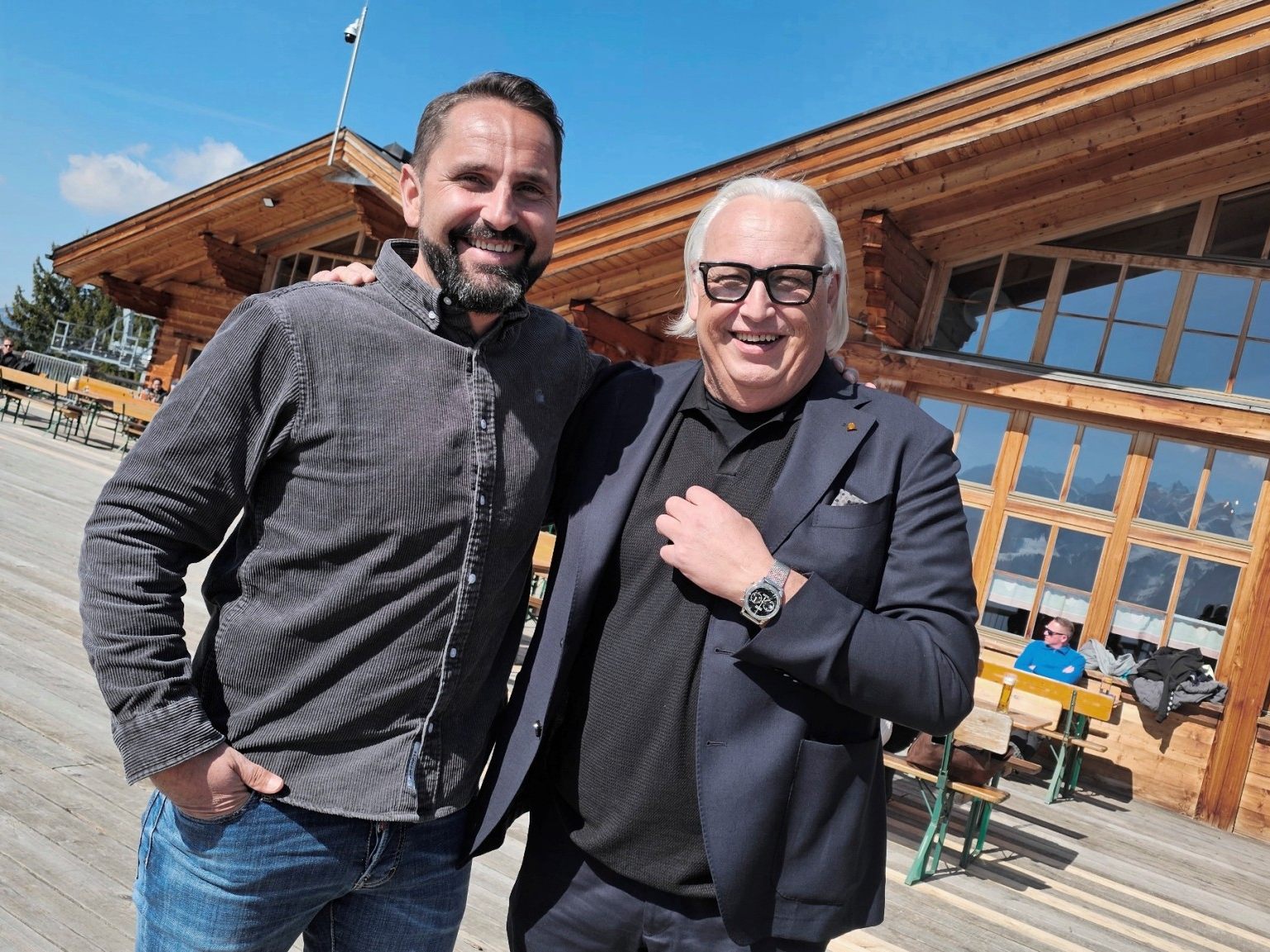 Matthias Lechthaler und Johann "Hansi" Bandl gemeinsam beim Alpengasthof Muttersberg.