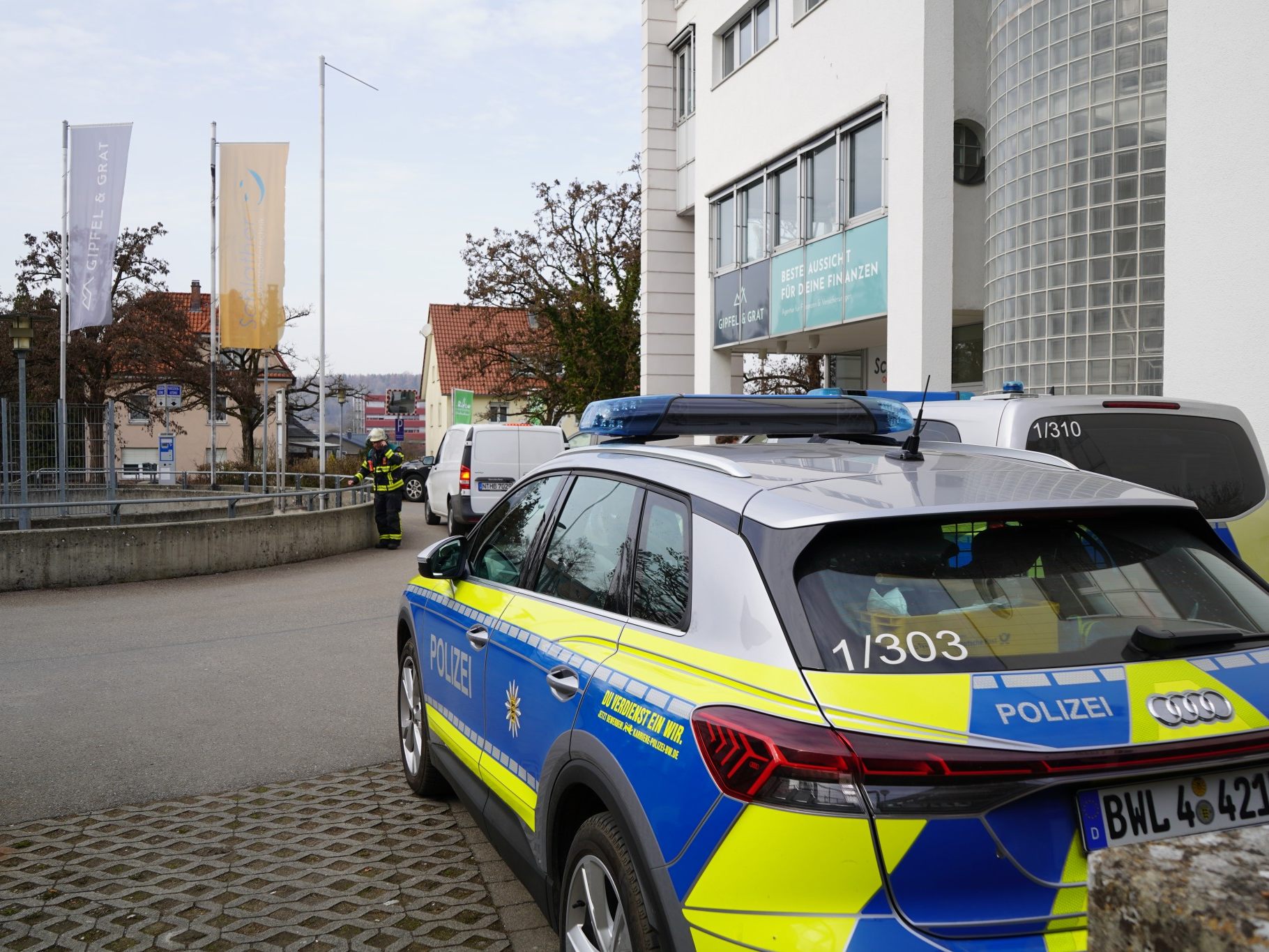 Polizei- und Feuerwehreinsatz nach Gefahrstoff-Alarm in Ravensburg.