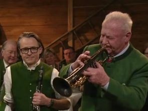 Dramatische Szene im TV: Toni Maier bricht während Auftritt zusammen.