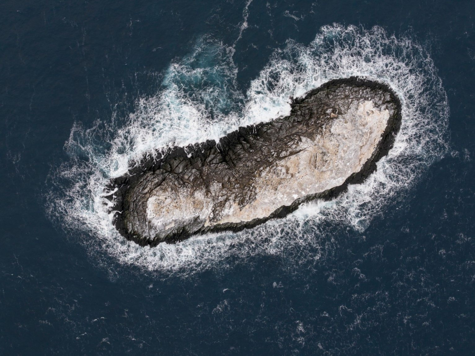 Teilnehmende einer Antarktis-Expedition mit der Polarstern haben im Weddellmeer eine Insel entdeckt, die bisher auf Seekarten noch nicht verzeichnet ist.