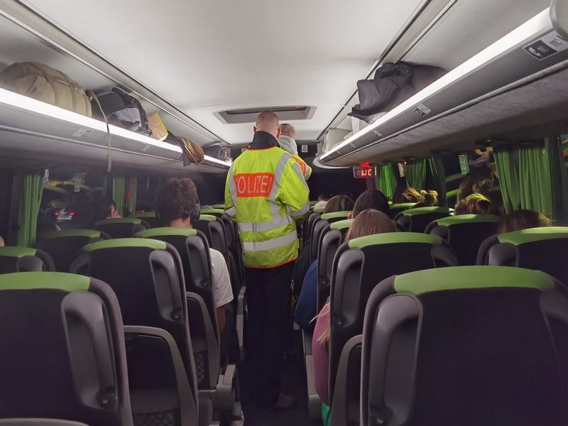 Mutmaßlicher Hehler mit 17.700 Euro im Bus gestoppt.