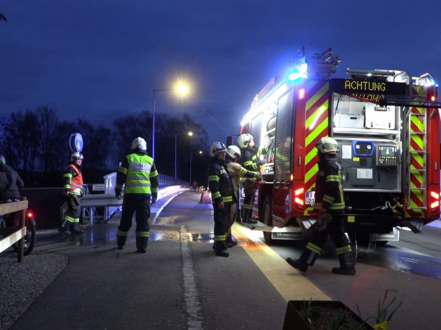Der Mülltonnenbrand auf der Wälderstraße konnte rasch gelöscht werden.