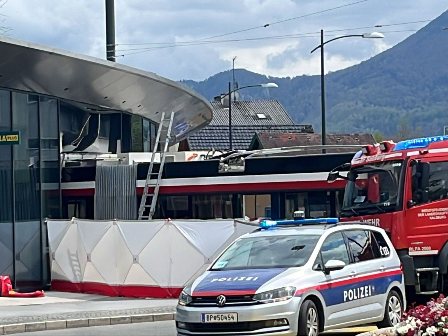 Tödlicher Busunfall in Salzburg.