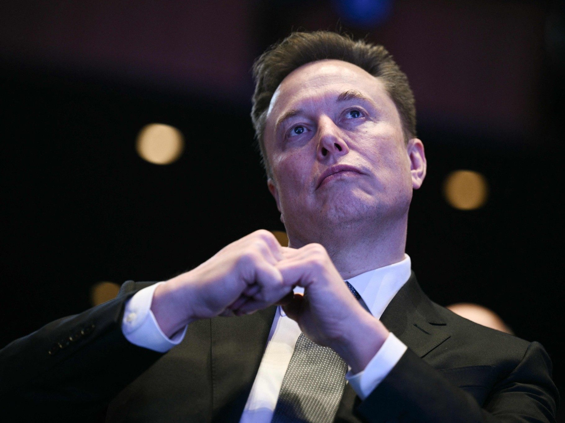 Elon Musk hat für seine Raumfahrtfirma SpaceX einen vertraulichen Antrag für einen Börsengang gestellt, der laut Insidern zur größten Erstnotierung aller Zeiten führen könnte.