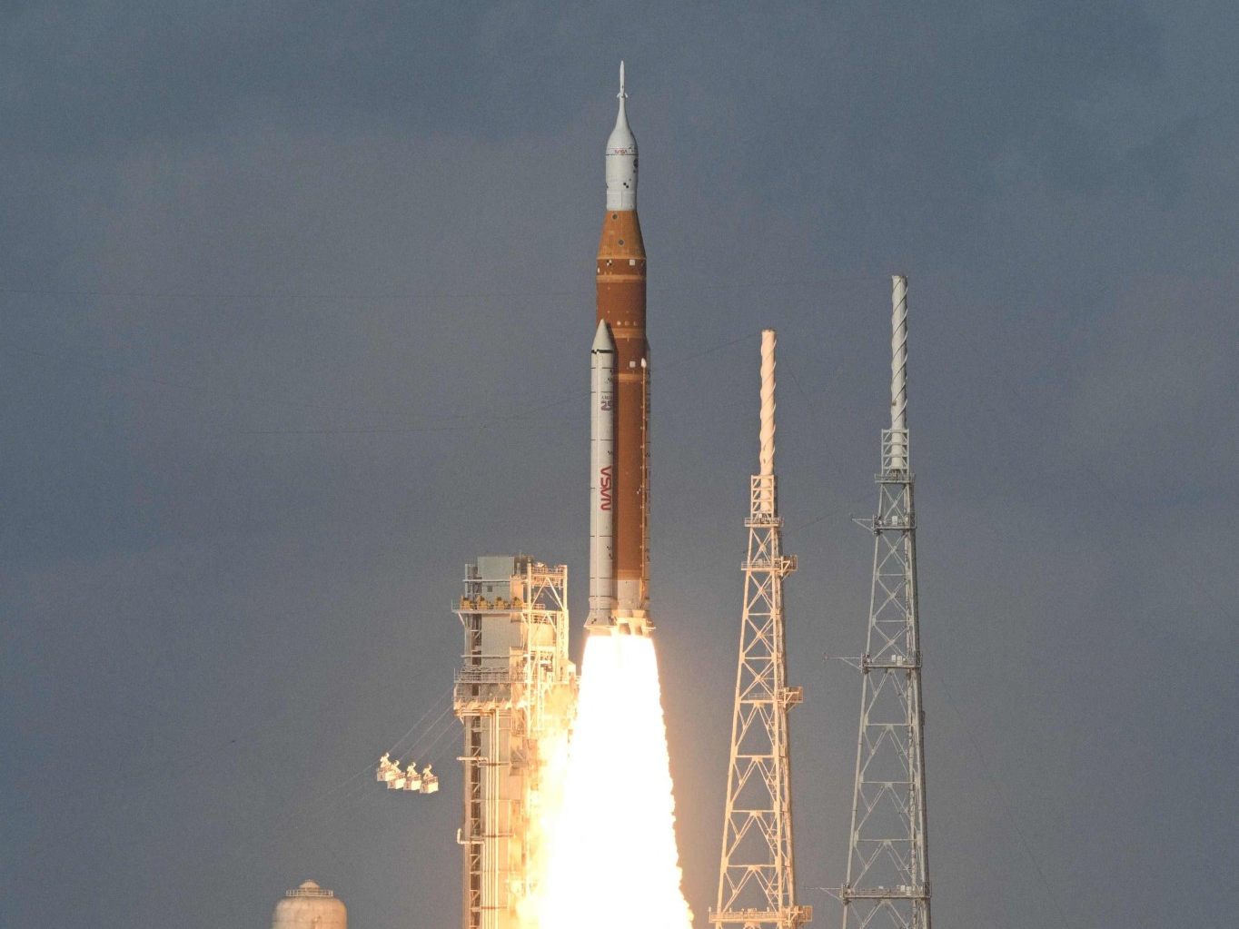 Die Artemis-2-Crew ist auf dem Weg zum Mond.