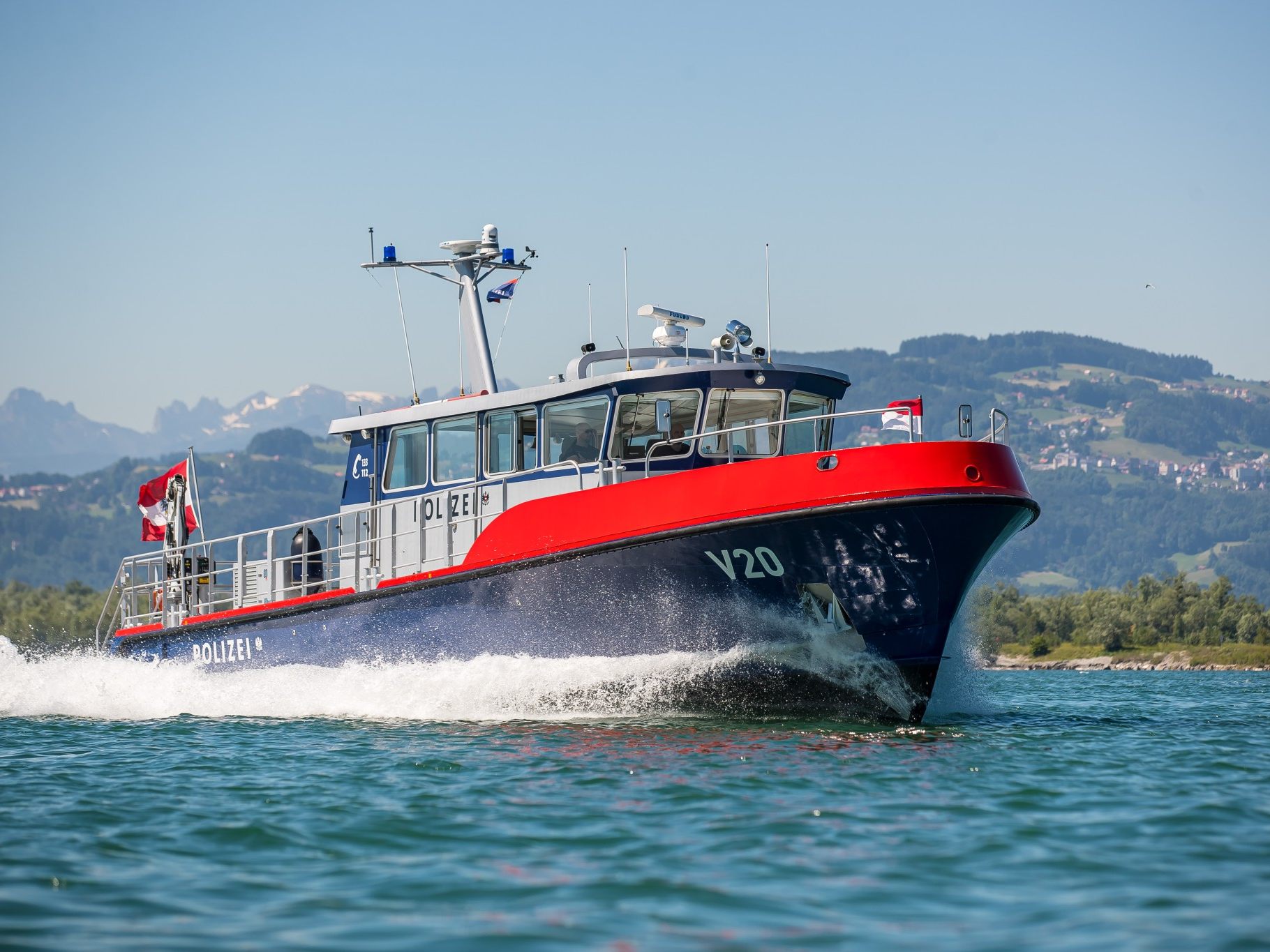 Ein führerloses Motorboot hat am Freitagabend auf dem Bodensee einen länderübergreifenden Sucheinsatz ausgelöst.