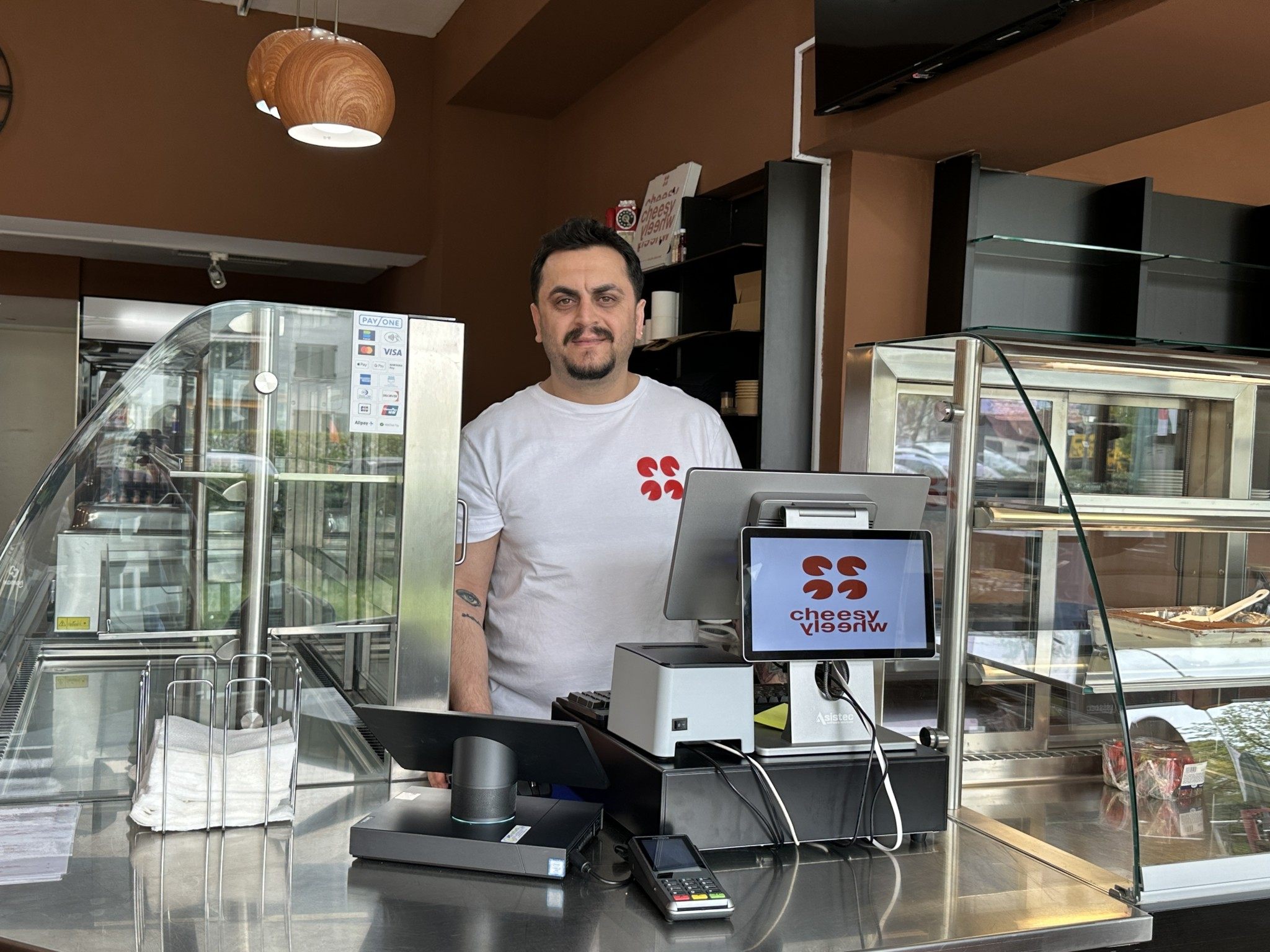 Gastronom Duran Göksen in seinem neuen Lokal.