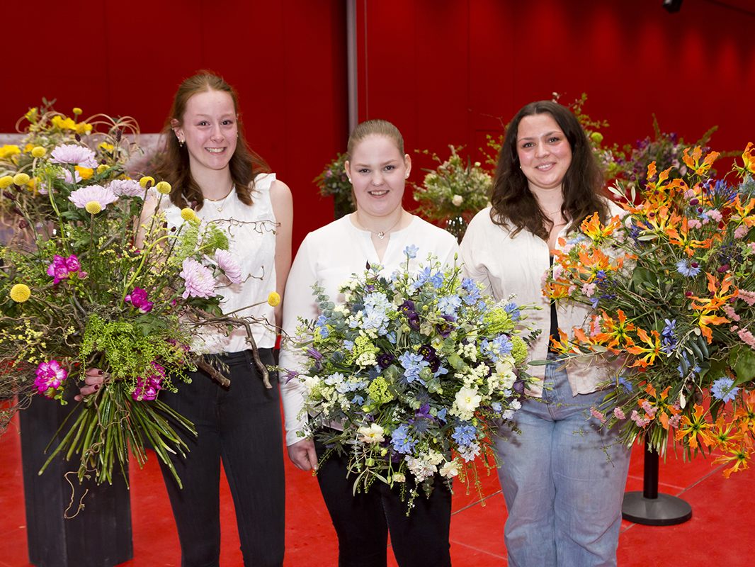 Im Bild (v.l.): Drittplatzierte Sophie Jenny, Erstplatzierte Johanna Brunner und Zweitplatzierte Lea Straubinger.