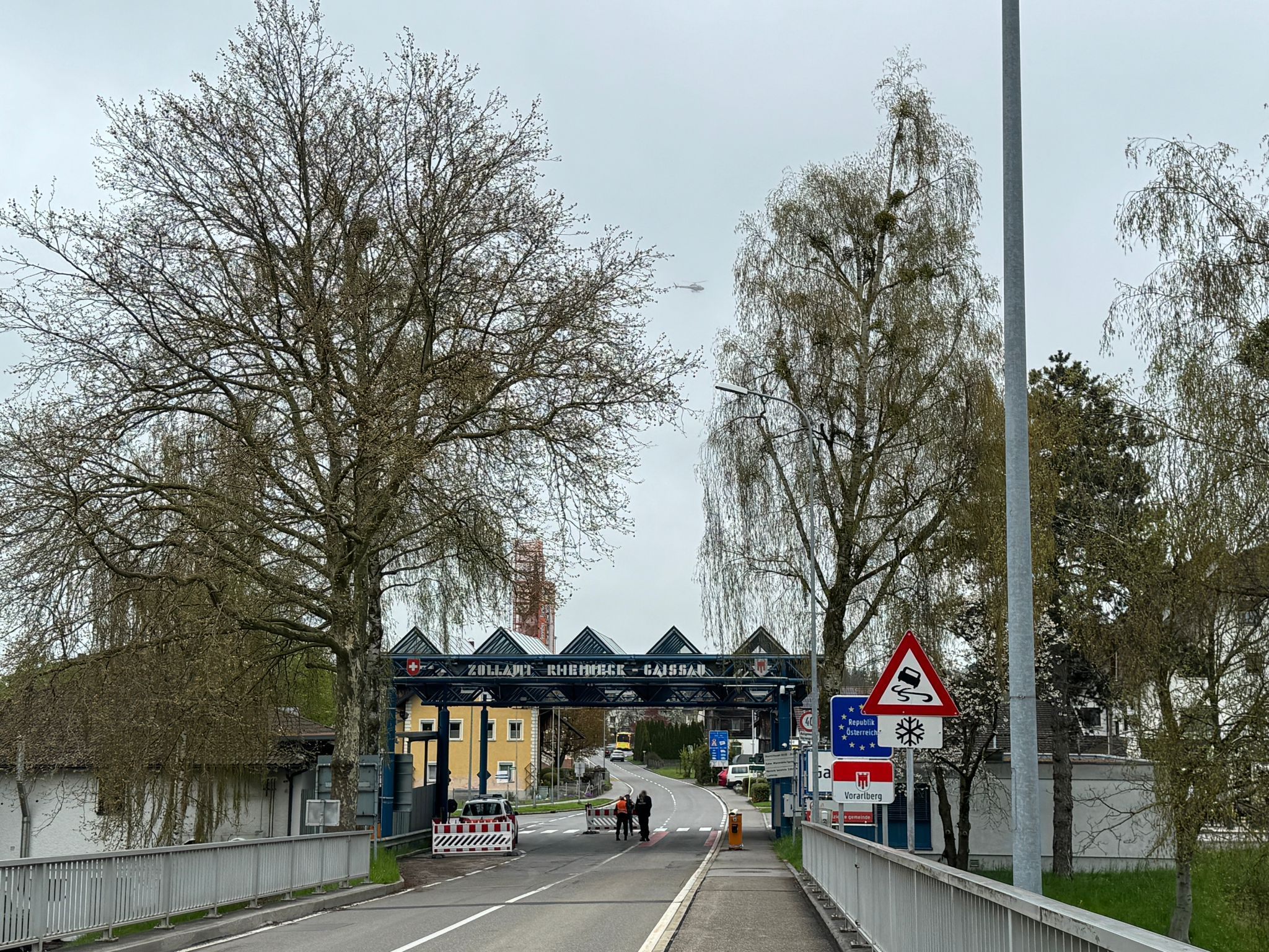 Flucht aus Polizeigewahrsam in St. Gallen – Fahndung läuft auch in Vorarlberg.