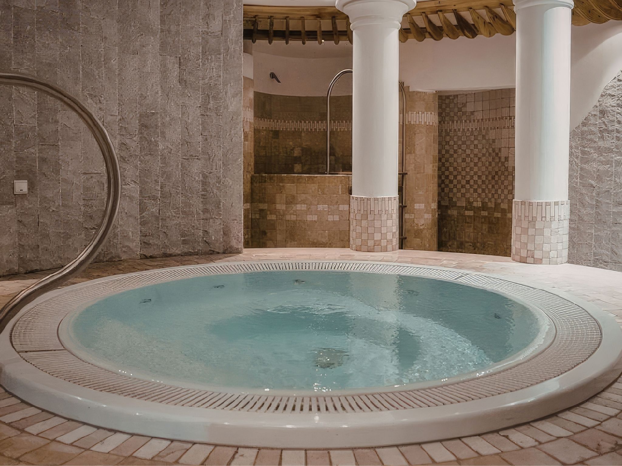 Ermittlungen nach Tod von 12-Jährigem in Hotelpool. (Symbolbild)