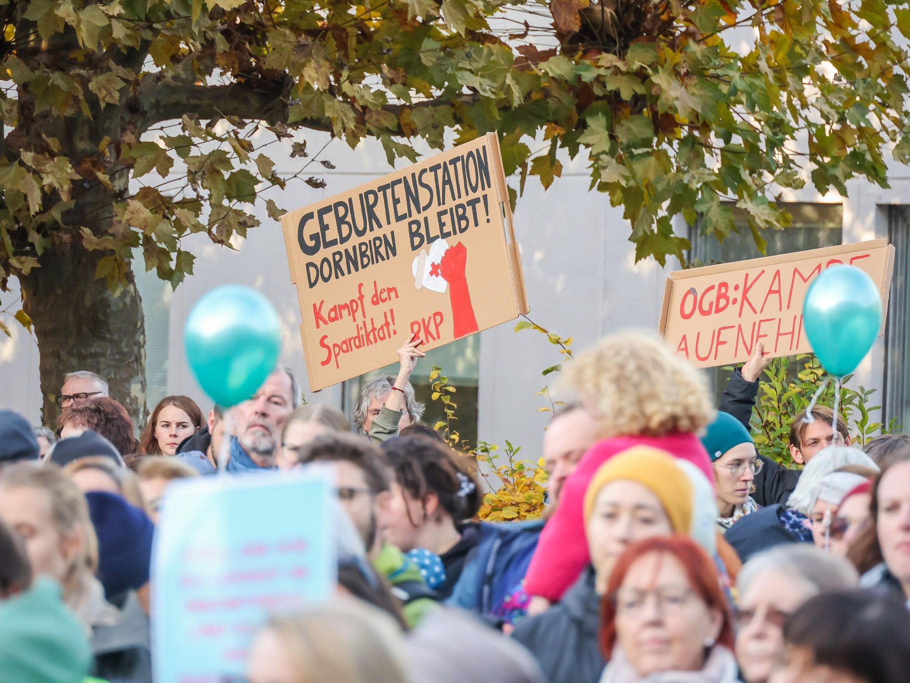 Demonstration für den Erhalt der Geburtenstation Dornbirn.