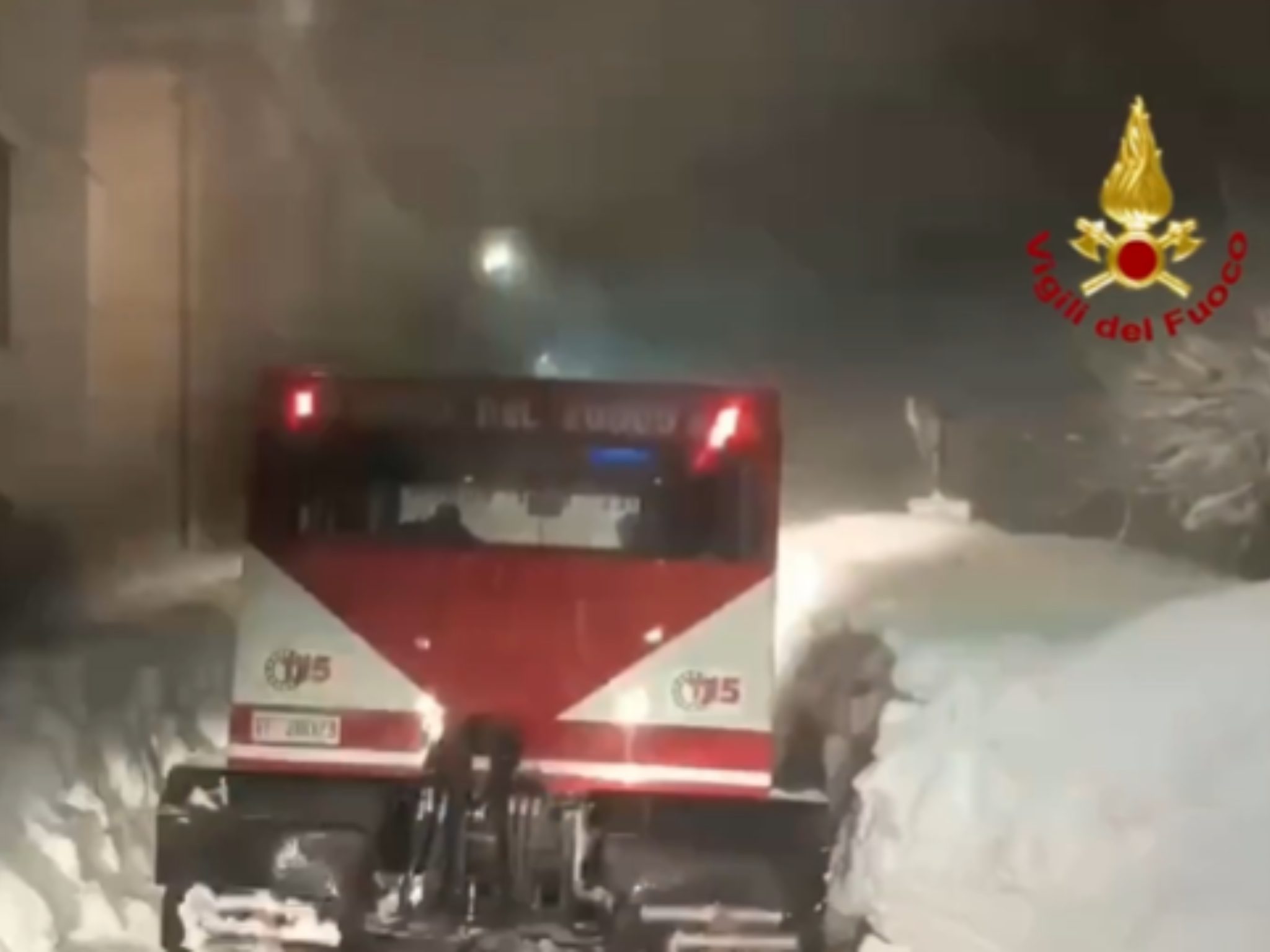 Hotelgäste saßen 24 Stunden fest, Straßen blockiert, Orte abgeschnitten.