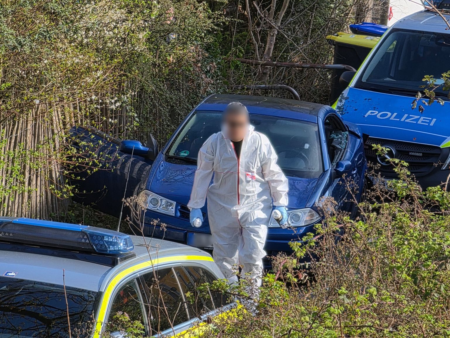 Verfolgungsjagd eskaliert – Fahrer tot, Ermittlungen laufen.