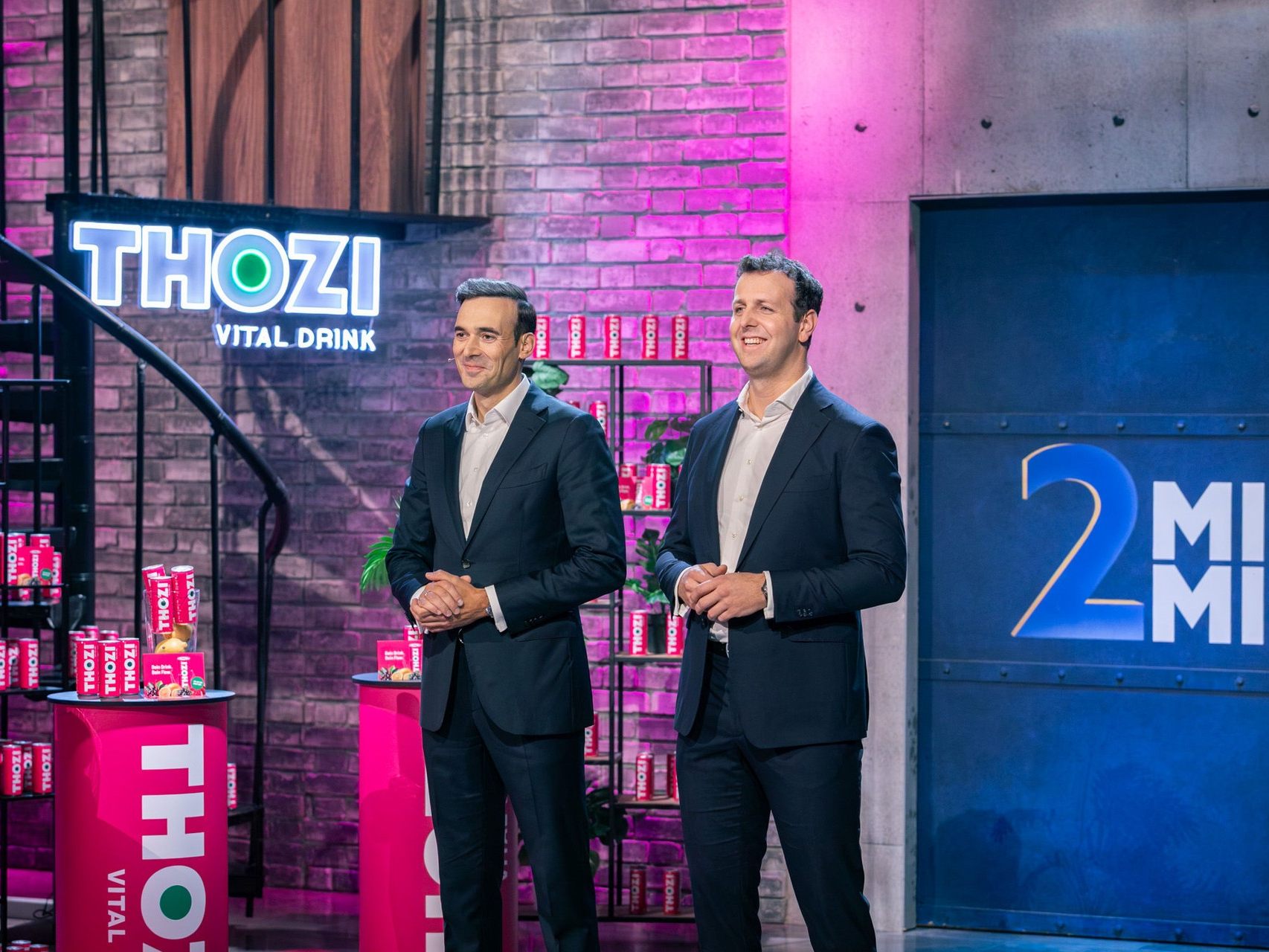 Marco Trupp (FHE Gastro) und IMA-Schelling-CEO Maximilian Lehner mit "Thozi" bei "2 Minuten 2 Millionen".