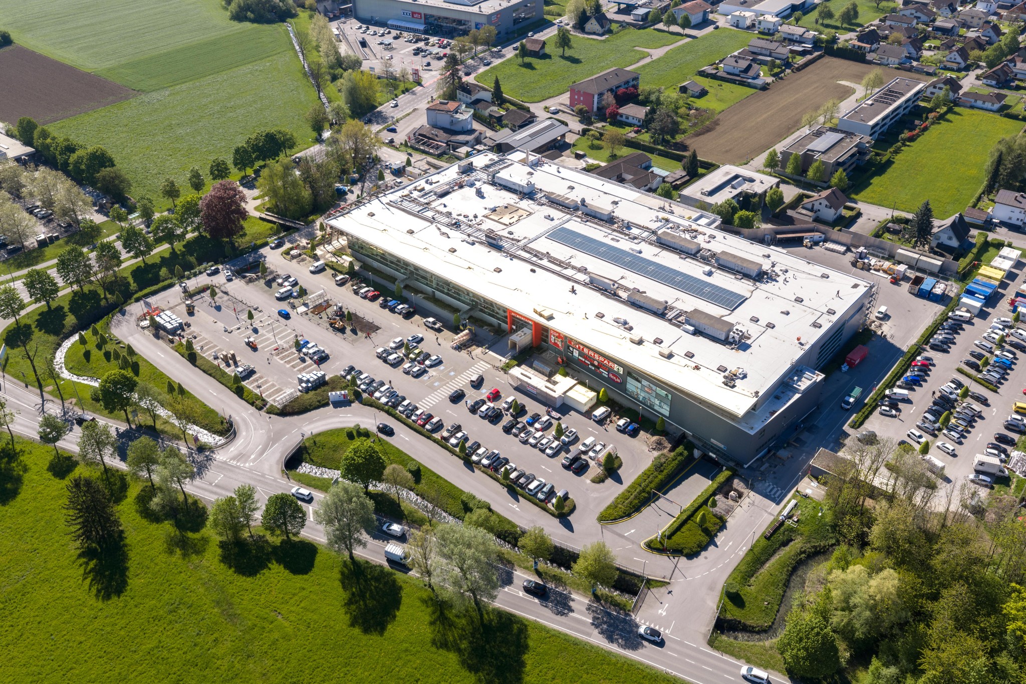 Die Interspar-Filiale Feldkirch Altenstadt aus der Vogelperspektive