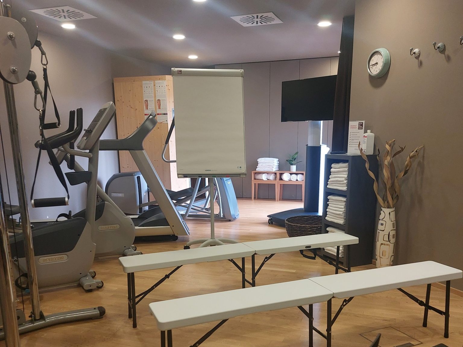 Im Fitnessraum können Sportler vor ihrem großen Auftritt noch trainieren.