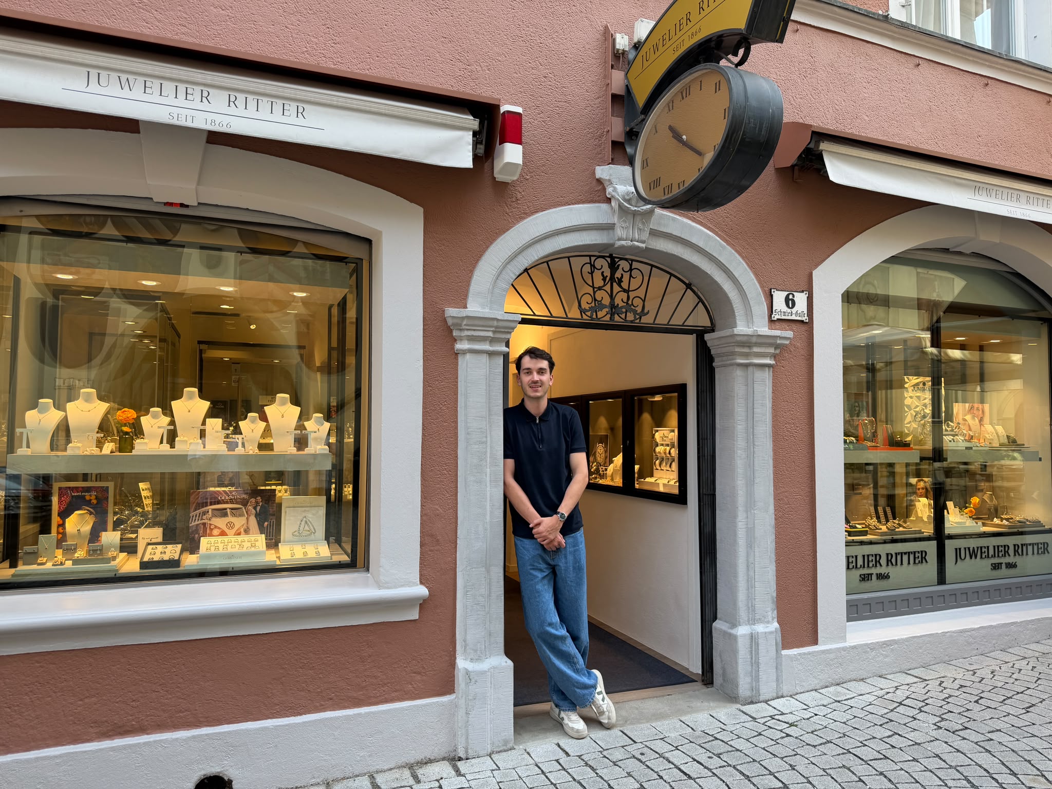 Seit April 2025 führt Tobias Ritter das Traditionsgeschäft Juwelier Ritter.