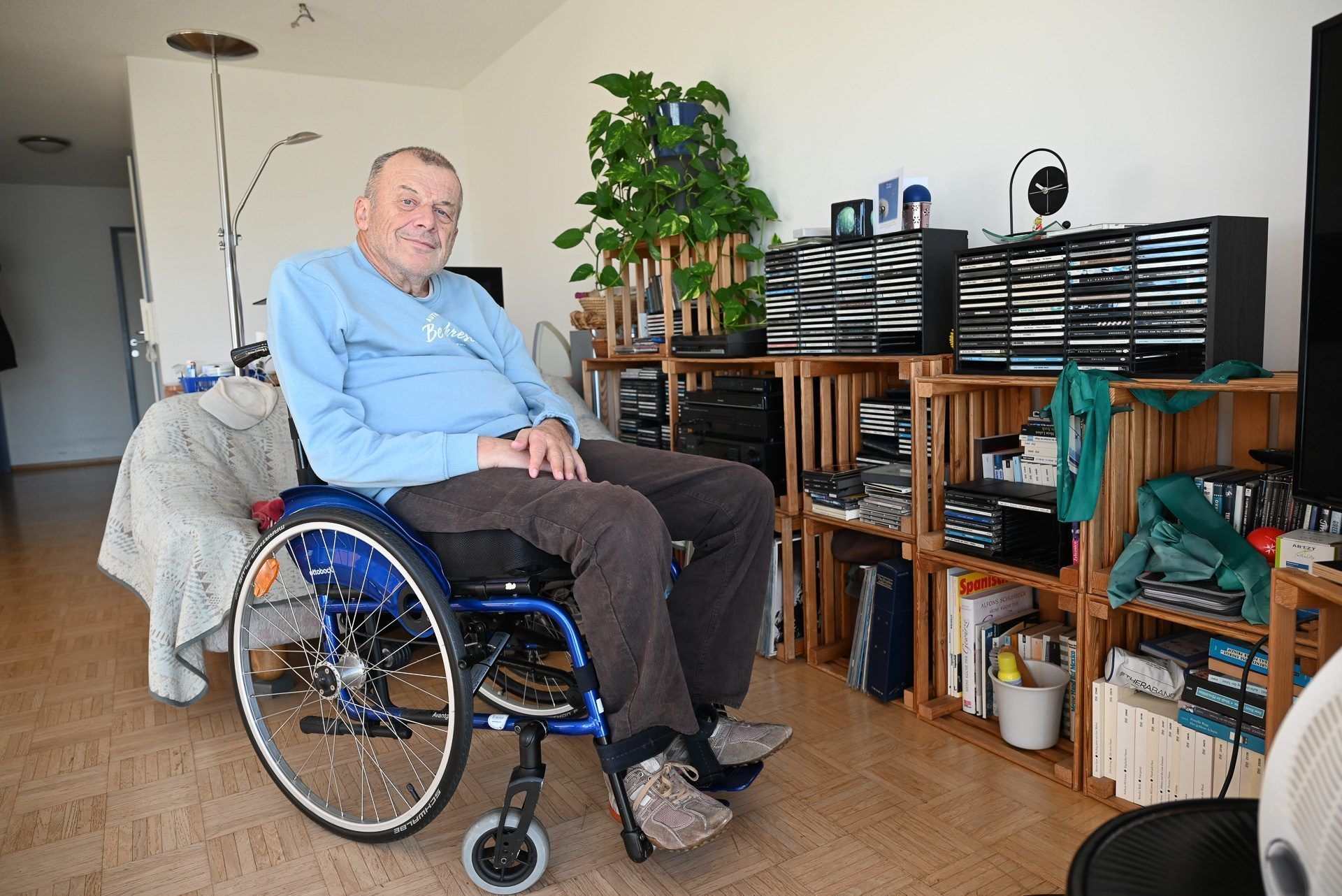 Peter Ainödhofer will selbstbestimmt zu Hause leben. Doch das Geld dafür wird knapp, das Altersheim ist für ihne keine Option. 