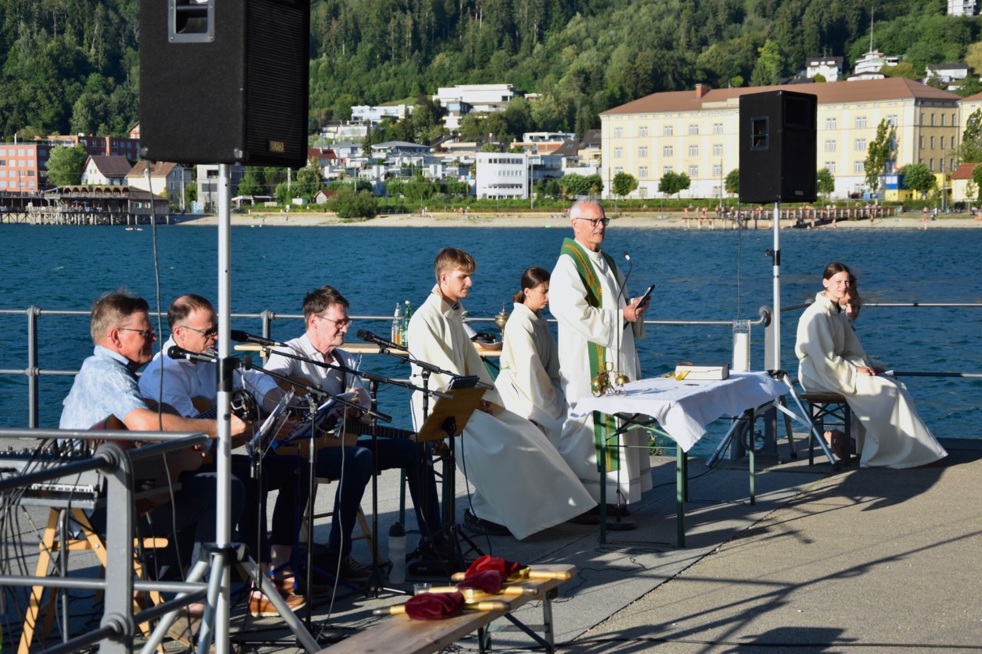 Mit der Festversammlung feierte Pfarrer Arnold Feurle. In der Bregenzer Pfarre Herz Jesu versieht er seinen Dienst schon im 37. Jahr.